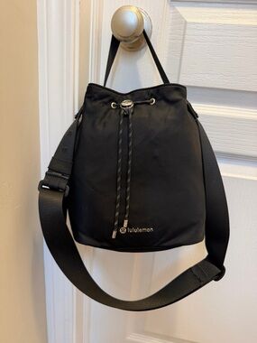 Lululemon bucket bag